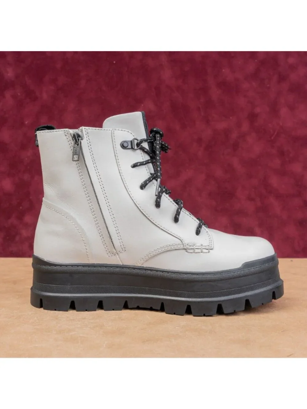 UGG Women Sidnee White Leather Platform Party Zip Lace-up Ankle Boots sz 9
